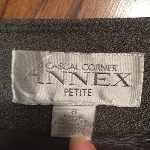 Grey pencil skirt with back pleat - Picture 6 of 7